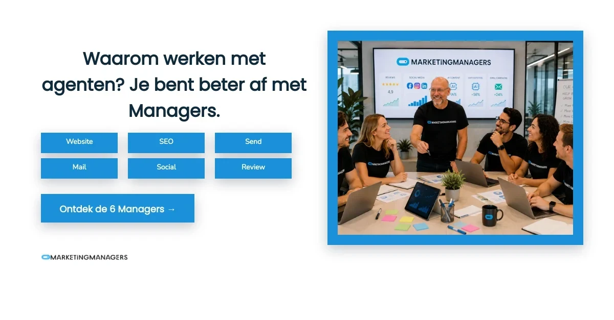 Vijf mensen in zwarte shirts bespreken marketing aan een tafel bij een whiteboard