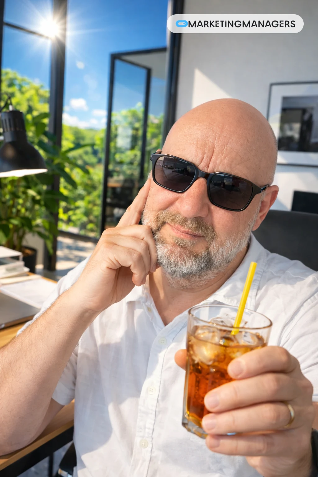 Zomer: zon en groen achter het raam