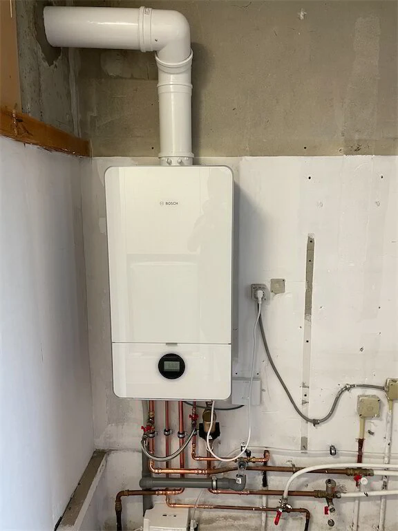 Nieuwe condensatieketel aan de muur