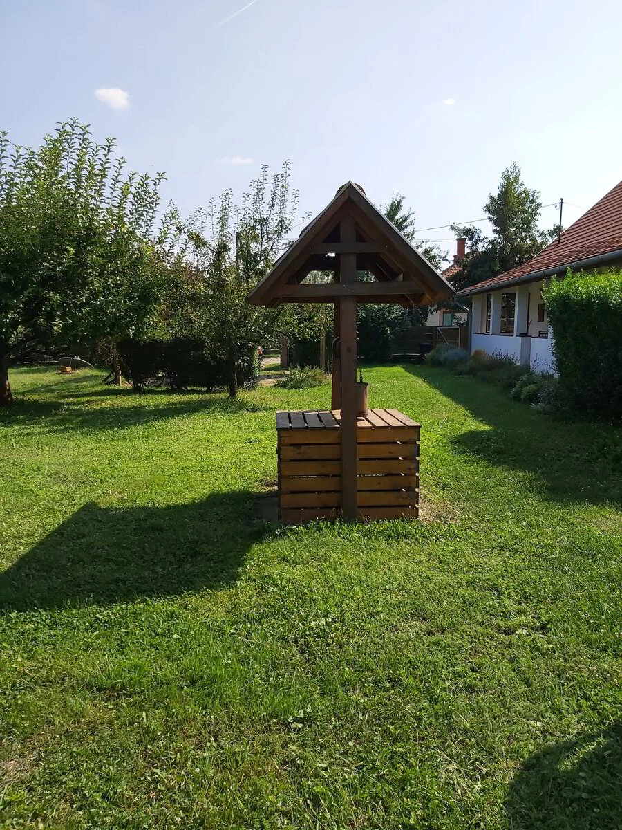 De waterput in de tuin