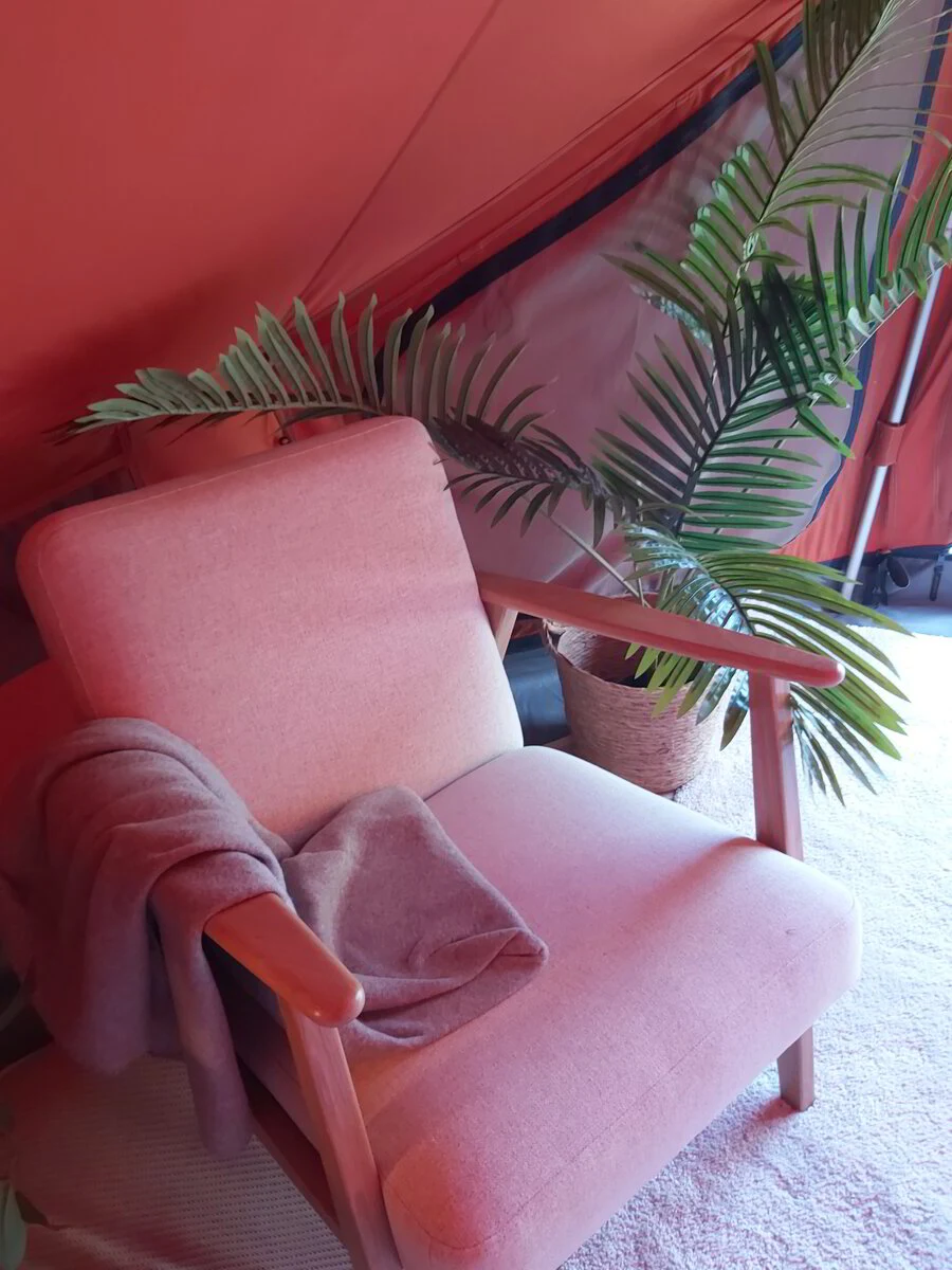 Leesstoel in de tuinkamer
