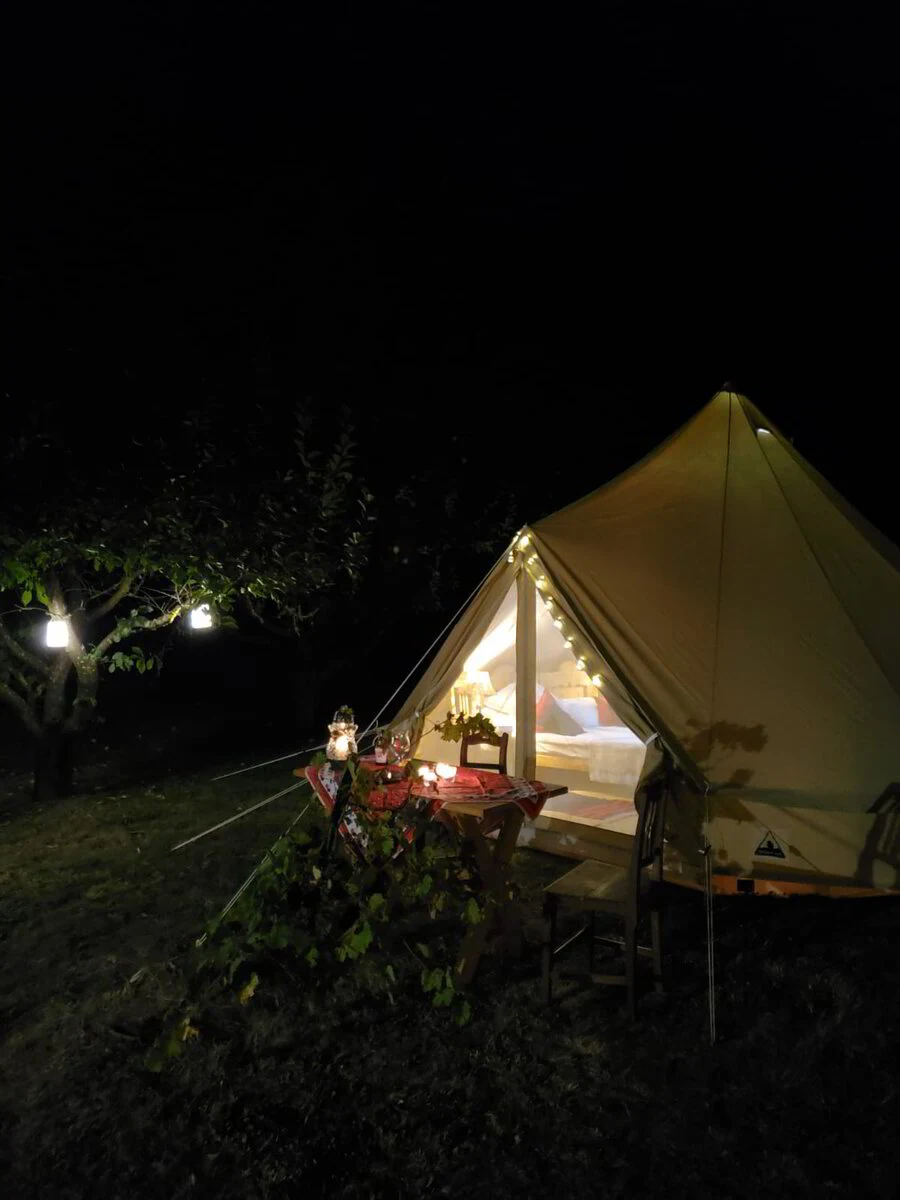 Tent in het donker