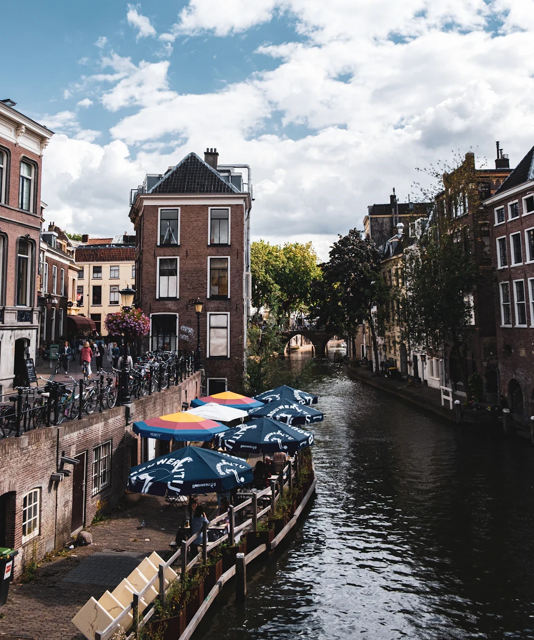Gracht in een Vlaamse stad
