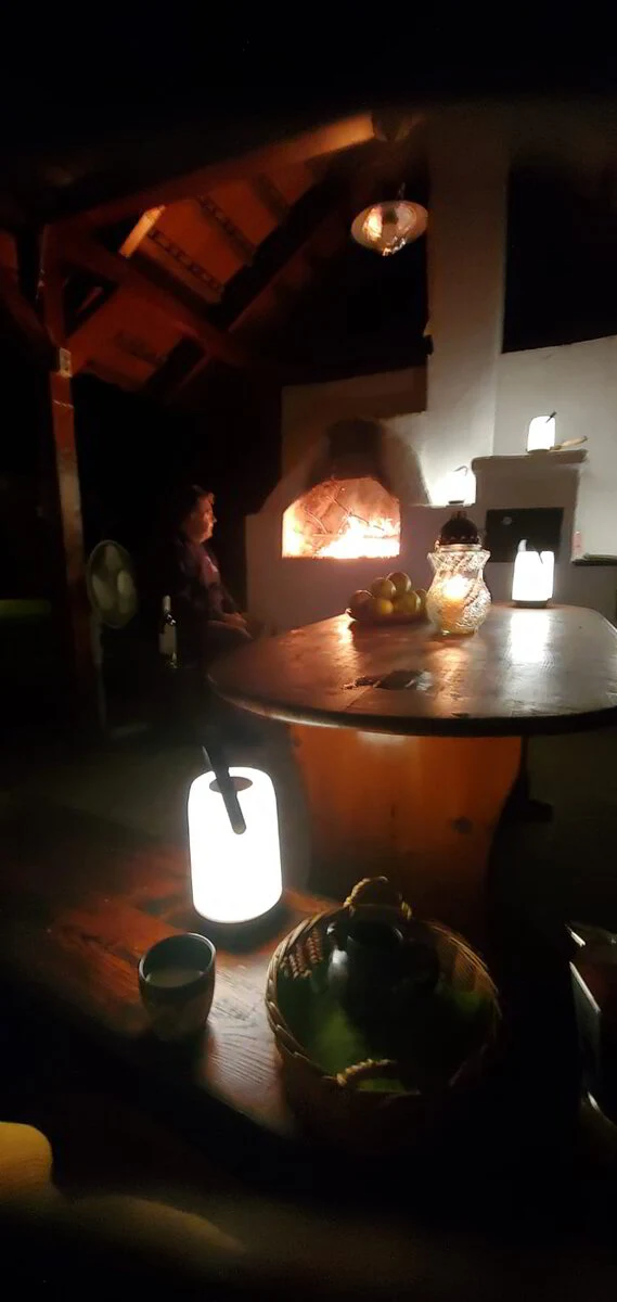 Kaarsjes op het terras bij nacht