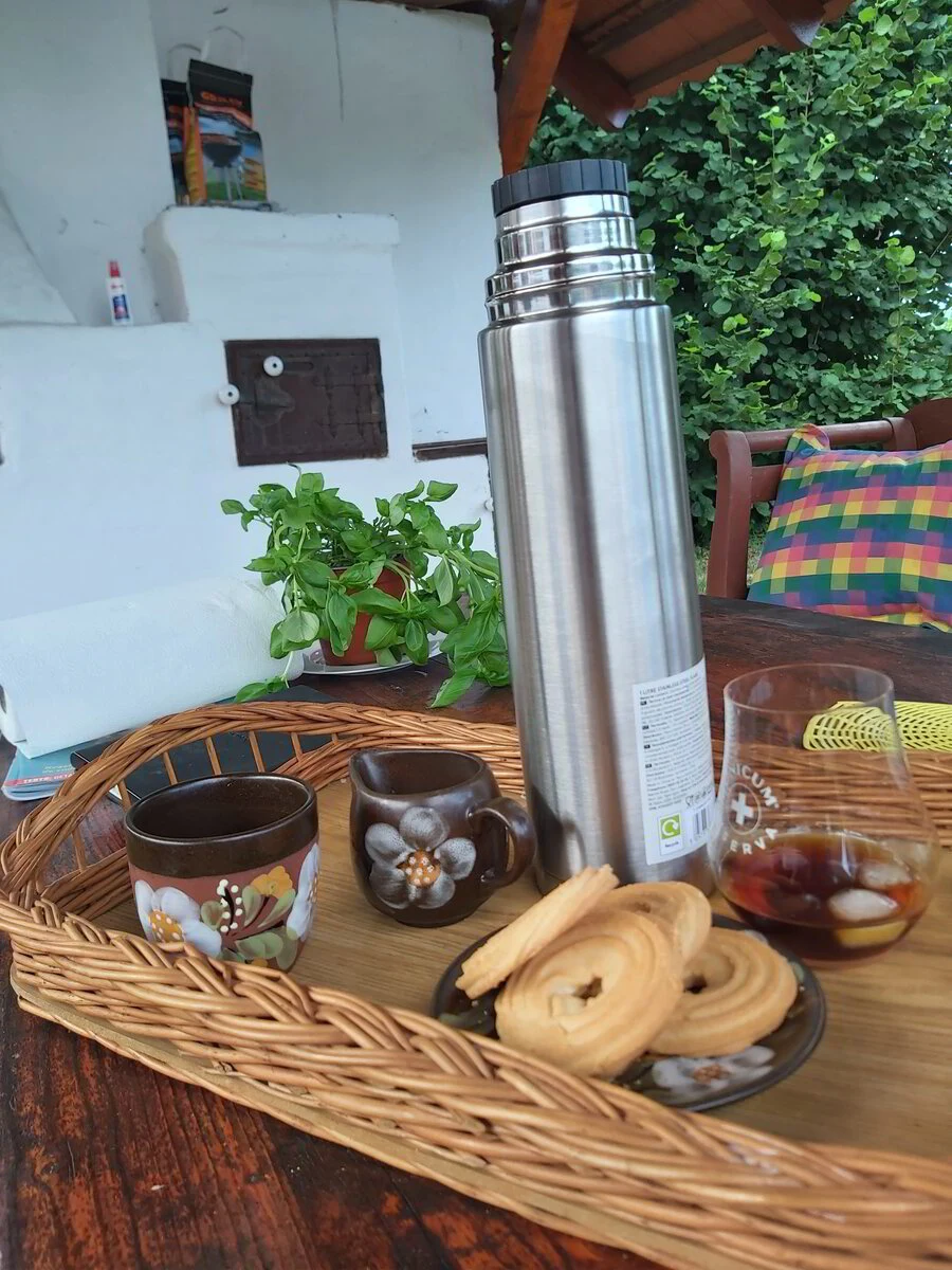 Ontbijtmand op het terras